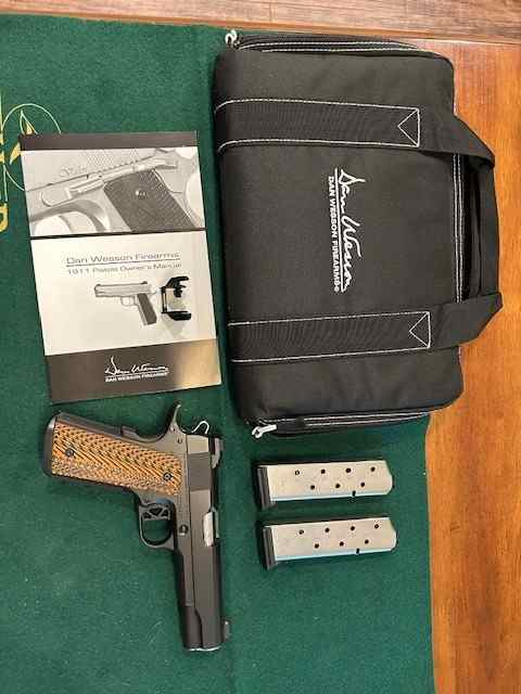 Dan Wesson Valor