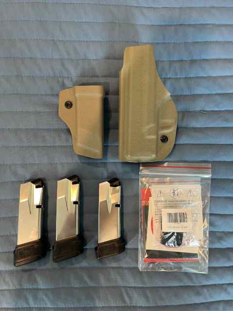 Hellcat: Optic, Holster, Magazines, Mag Carrier 