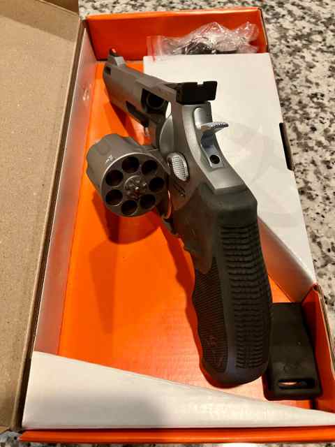 Taurus M627 Tracker 357Mag 4&quot; 7-Shot LNIB