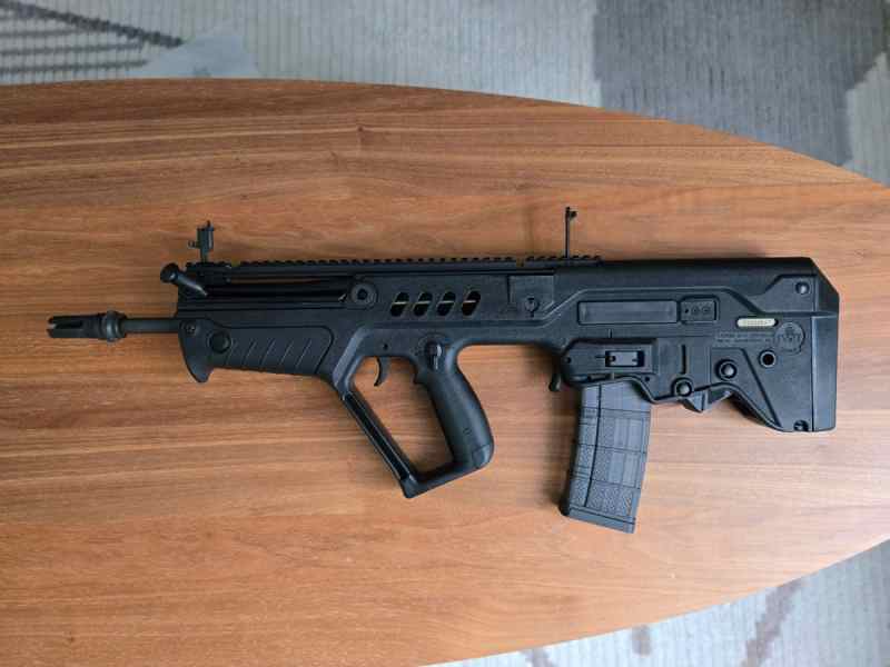 IWI Tavor Sar 5.56 w/ 4 mags