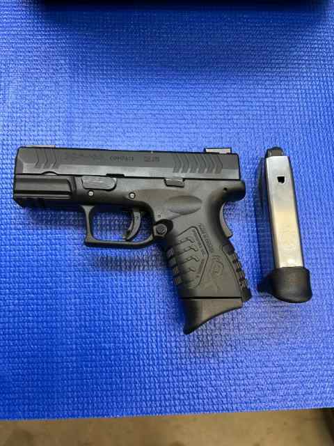 Springfield Armory XDM 40 S&amp;W- great condition
