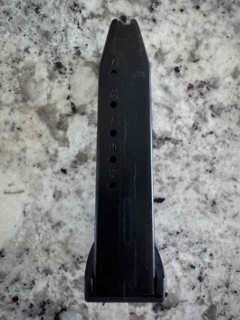 H&amp;K  P2000 40 cal - Magazines